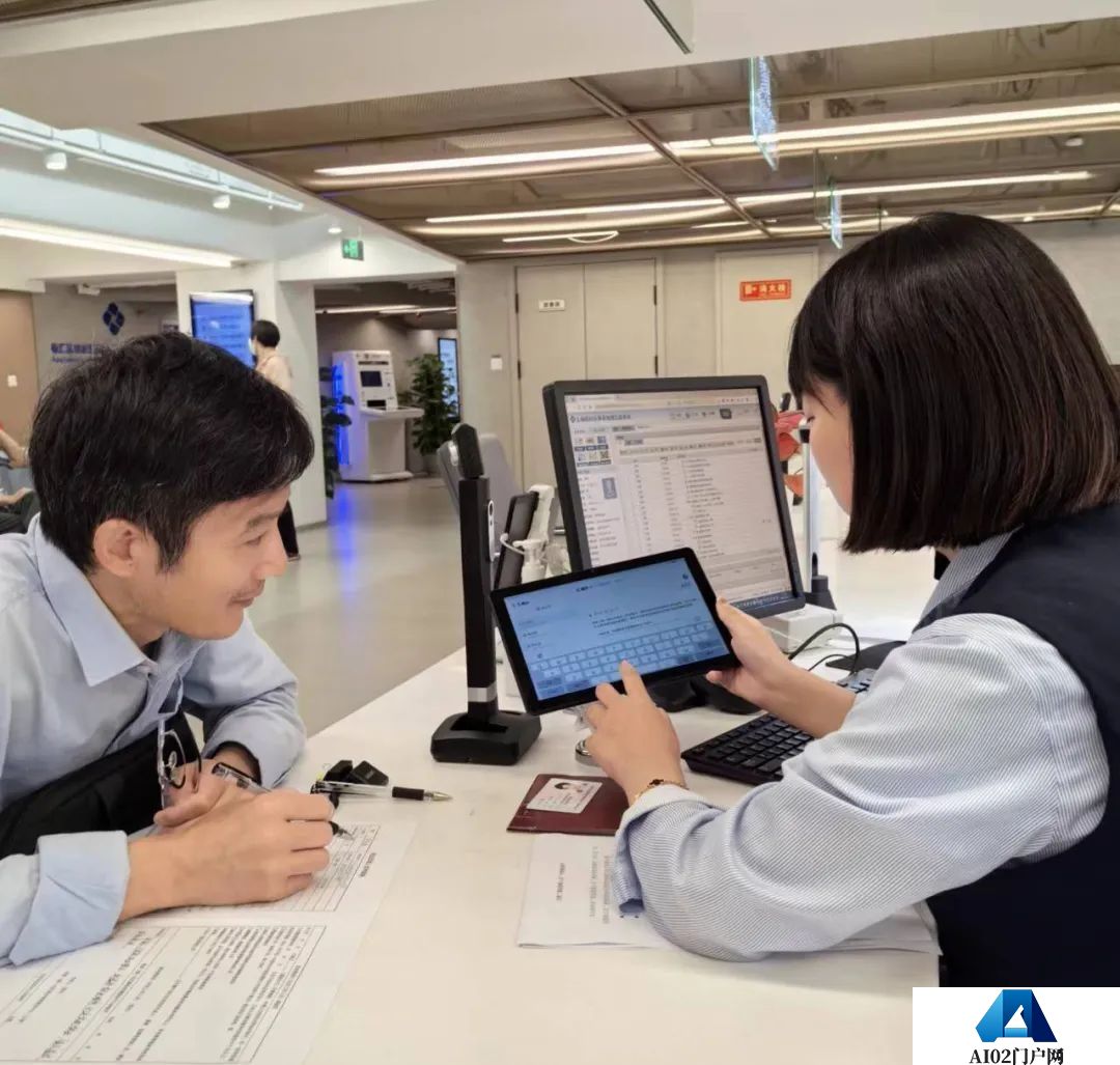 “AI咨询师”上线,“汇通办”政务服务大模型落地! “AI咨询师”上线,“汇通办”政务服务大模型落地!