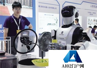 大模型“点睛” 人形机器人加速“进化”