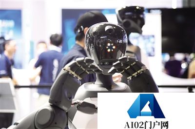 大模型“点睛” 人形机器人加速“进化”