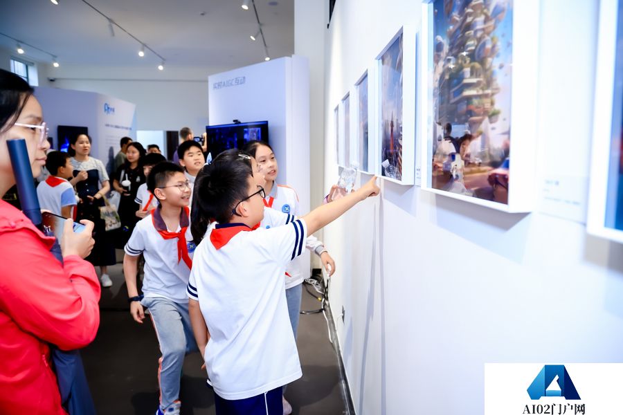 上海首届青少年AIGC创新艺术展开幕，让孩子掌握AI技能