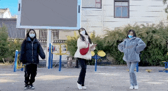 粉丝百万的俄罗斯美女网红,竟然是个中国“抠脚大汉”? 粉丝百万的俄罗斯美女网红,竟然是个中国“抠脚大汉”?