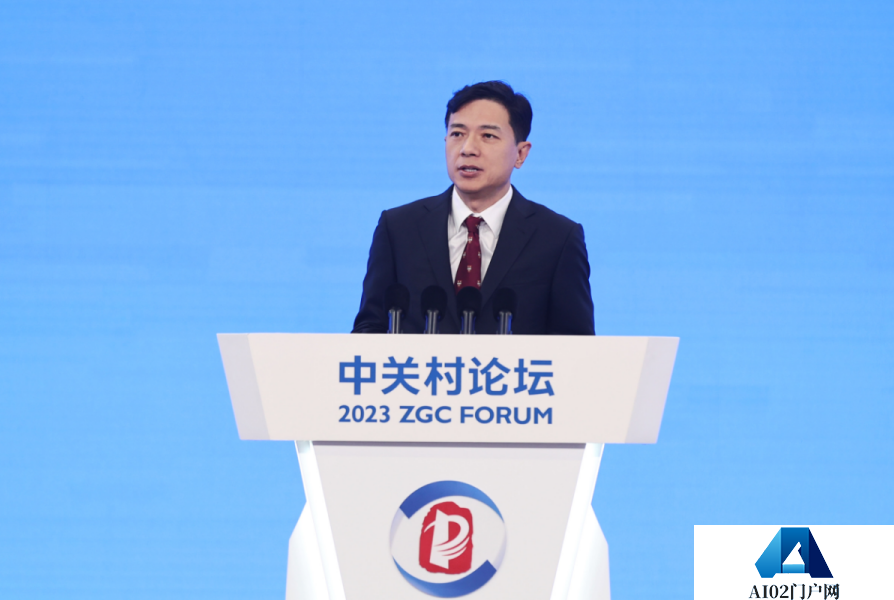 李彦宏:大模型重做百度产品,“不是整合,不是接入,而是重做,重构” 李彦宏:大模型重做百度产品,“不是整合,不是接入,而是重做,重构”