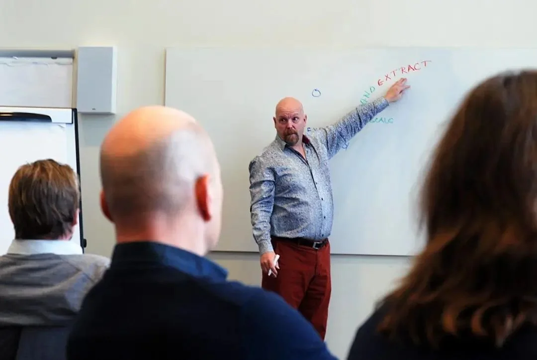 “ChatGPT焦虑症”在蔓延 在工作里找到新的价值感 “ChatGPT焦虑症”在蔓延 在工作里找到新的价值感