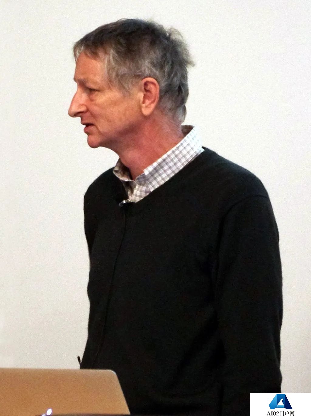 谷歌突失Hinton!深度学习之父警告AI风险,对毕生工作表示遗憾 谷歌突失Hinton!深度学习之父警告AI风险,对毕生工作表示遗憾