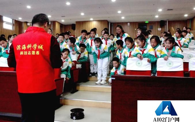 “滨海科学城”——人工智能机器人科技志愿服务走进欣嘉园实验小学