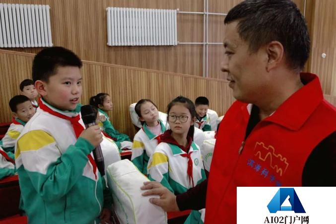 “滨海科学城”——人工智能机器人科技志愿服务走进欣嘉园实验小学