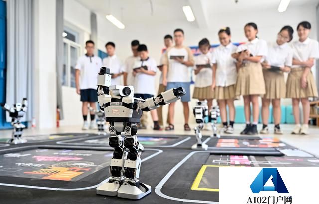 人工智能进校园 点亮学生科学梦