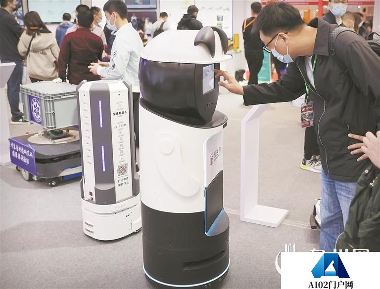 AI双刃剑：便利与隐忧交织，当AI从实验室走入菜市场、写字楼、手术室，一场关乎效率与安全的技术革命已按下快进键