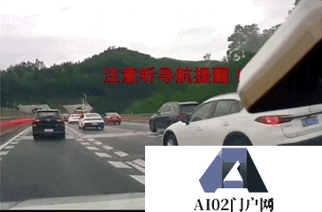 AI重新定义导航，弯道会车无灯路口提前预警，网友：导航成精了！