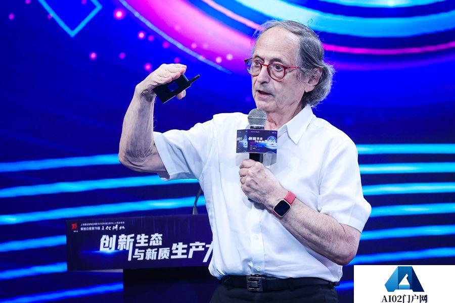 怎样让机器具有价值观和常识，是数字大模型最有趣的方向