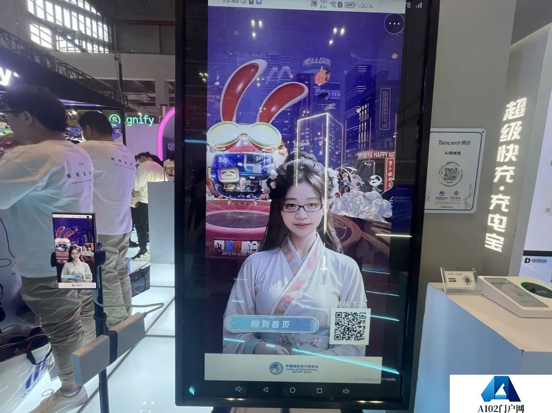 AIGC应用加速涌向移动端,直击进博会：大模型上手机、PC、汽车