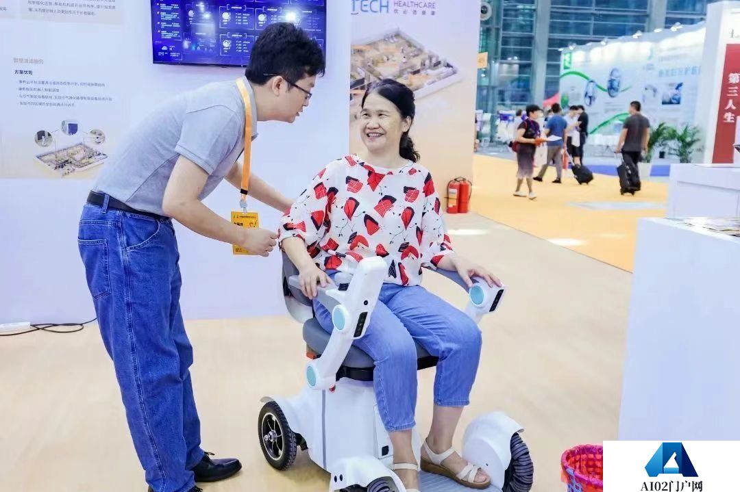 老有所“AI”：AIGC推动机器人进入养老产业，辅抱式移动机、智能辅助听力器、“云看护”
