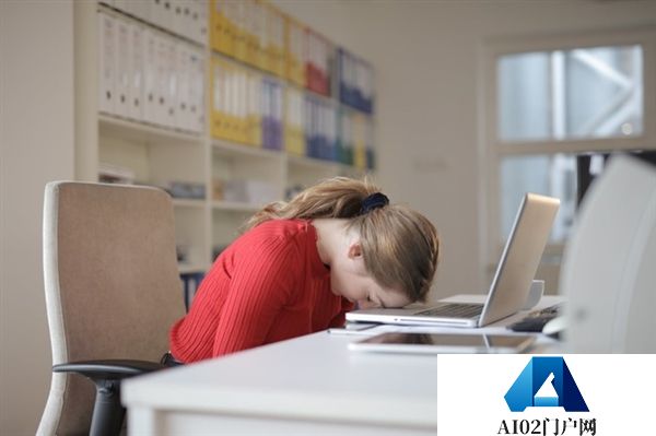 AI裁员潮真的来了！美毕业生失业率飙至8.1%这类人受冲击最大