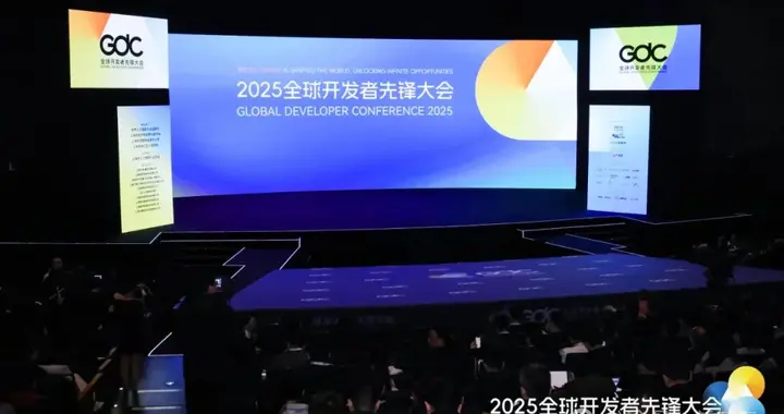 AI大咖空降上海，千亿资本百万年薪引人才争夺战！机器人上街遛狗