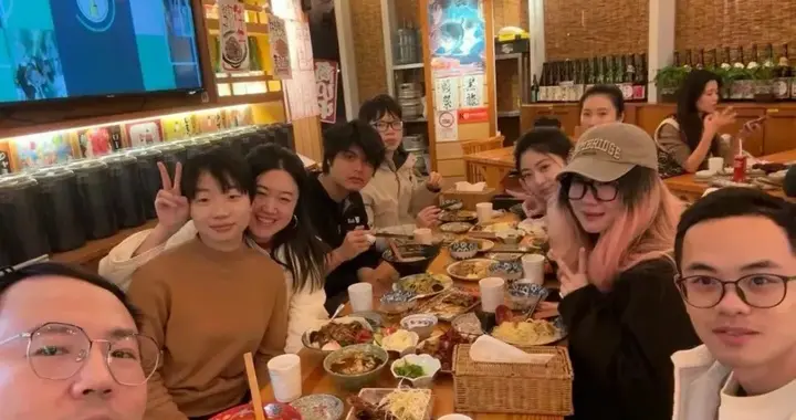 Manus火到国外？网友实测惊呆！00后博士生0天复刻霸榜开源第一