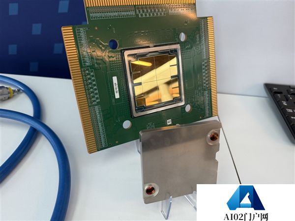 Intel首款机架级AI芯片！JaguarShores首秀曝光：用上HBM4+18A