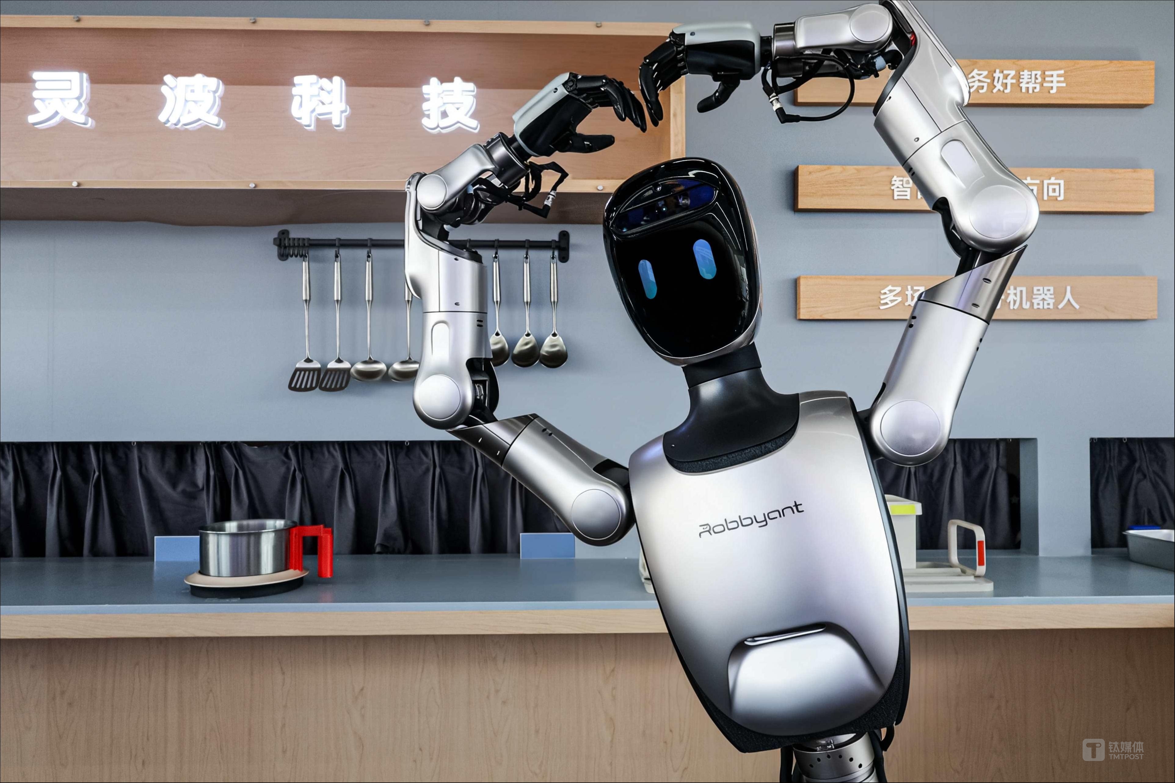 张宏江、王兴兴、王坚等AI大咖亮相2025外滩大会，中美AI竞争核心力量有哪些？